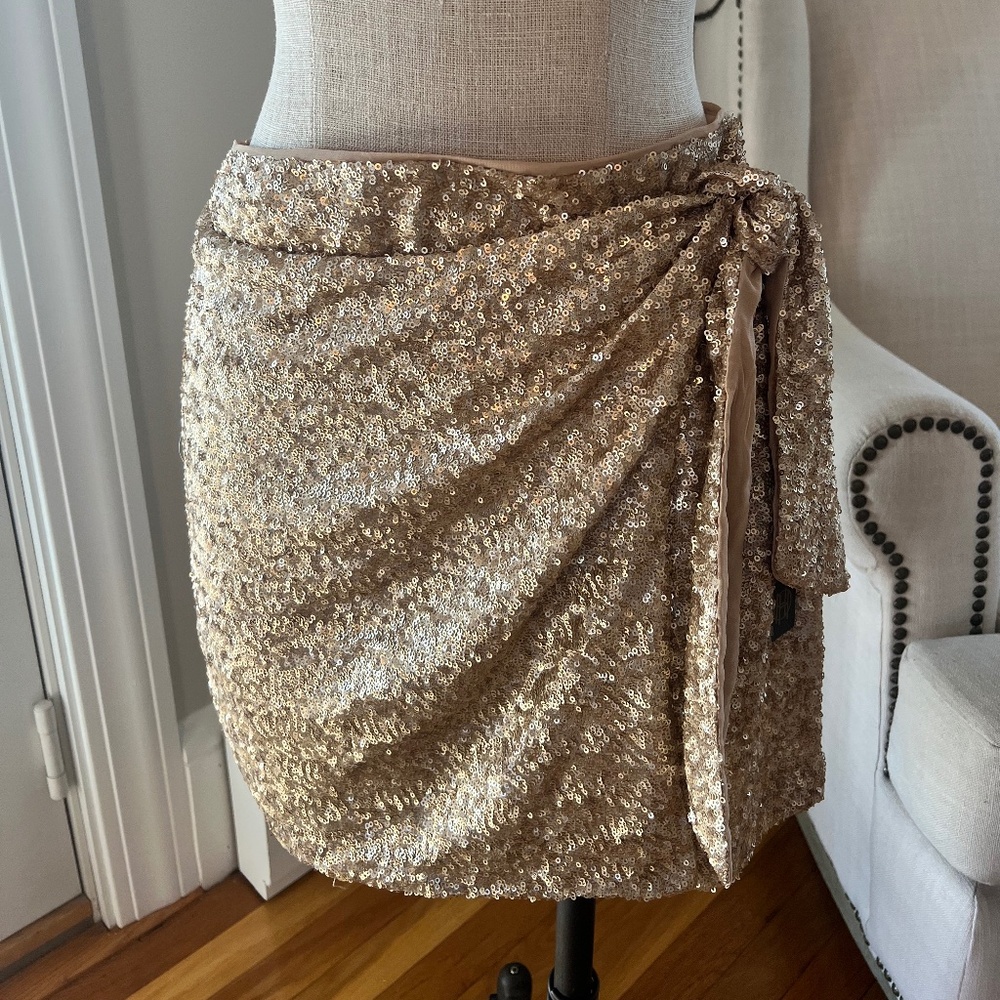 Nwt! Never worn House of Harlow gold sequin mini skirt size m